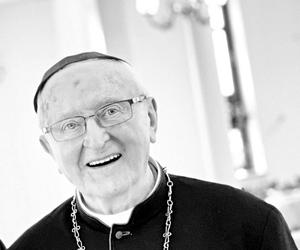 Biskup Janusz Zimniak nie żyje. Miał 90 lat, tragiczne wieści ze szpitala