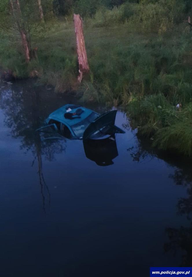 Tragiczny wypadek w Sędańsku. Auto wpadło do rzeki. Trzy osoby zginęły