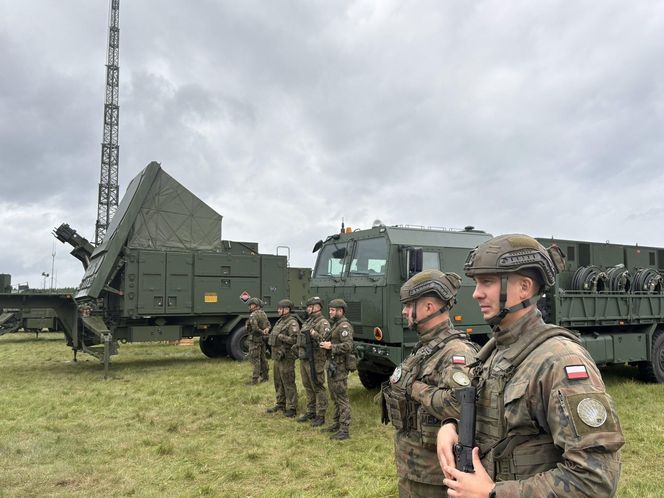 Tusk i Kosiniak-Kamysz na poligonie. Pierwsze strzelanie bojowe z systemu Wisła