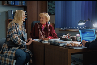 M jak miłość odc. 1717. Staszek (Sławomir Holland), Jagoda (Katarzyna Kołeczek), Kisielowa (Małgorzata Rożniatowska)