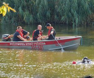 Utonął podczas próby przepłynięcia Jeziorka Czerniakowskiego. Po tragicznej śmierci służby szukają kolejnej osoby