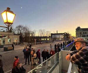 Zabytkowy tramwaj stanął przy dworcu kolejowym w Cieszynie