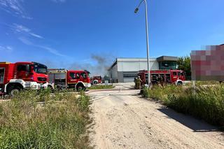 Kolejny pożar hali pod Warszawą. Z nowego budynku zaczął buchać dym i ogień
