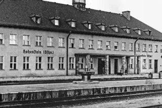 Niezwykła metamorfoza dworca w Olsztynku. Od hitlerowskiego obiektu po stację kulturalną. Tak się zmieniał