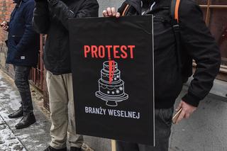 Protest branży weselnej w Toruniu. List do rządu, postulaty i tort