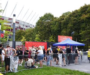 Gigantyczne kolejki przed stadionem. Tak fani czekali na koncert Dawida Podsiadło