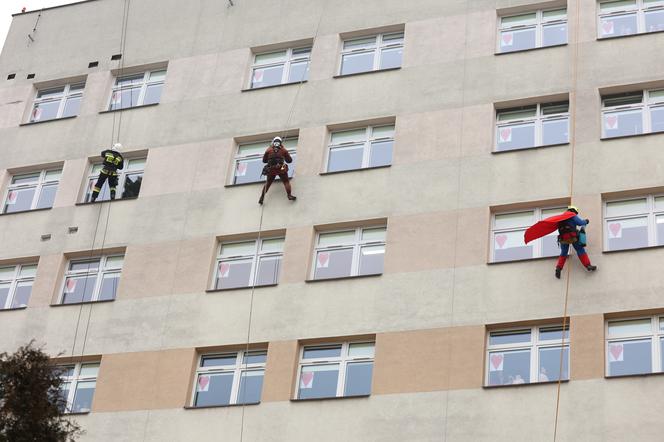 Alpiniści dla WOŚP w Lublinie. Superbohaterowie odwiedzili małych pacjentów