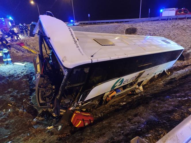 Autostrada A4. Dramatyczna relacja ratowników medycznych z miejsca wypadku autokaru