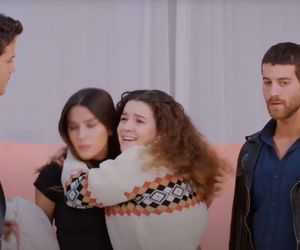 Melis awanturuje się z Feraye, a później podejrzewa, że Zeynep jest w ciąży z Cihanem.