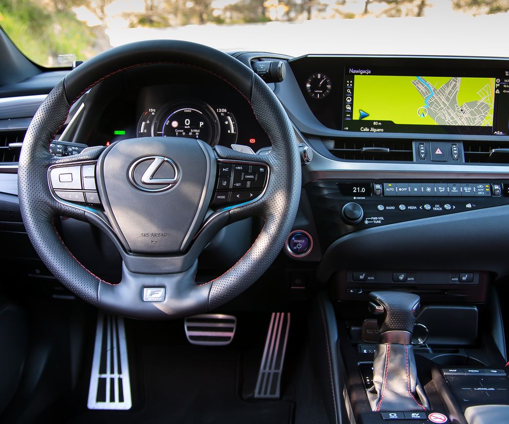 Lexus ES 300h F Sport