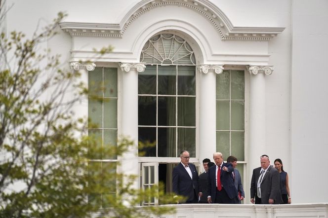 Trump wszedł na dach Białego Domu! Mówił o broni nuklearnej