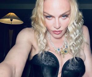 Madonna pokazała nagi biust! 65-latka odsłoniła wszystko