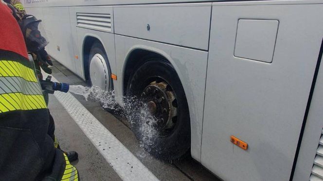 Pożar autokaru przewożącego dzieci na A4! Dramatyczne sceny pod Wrocławiem