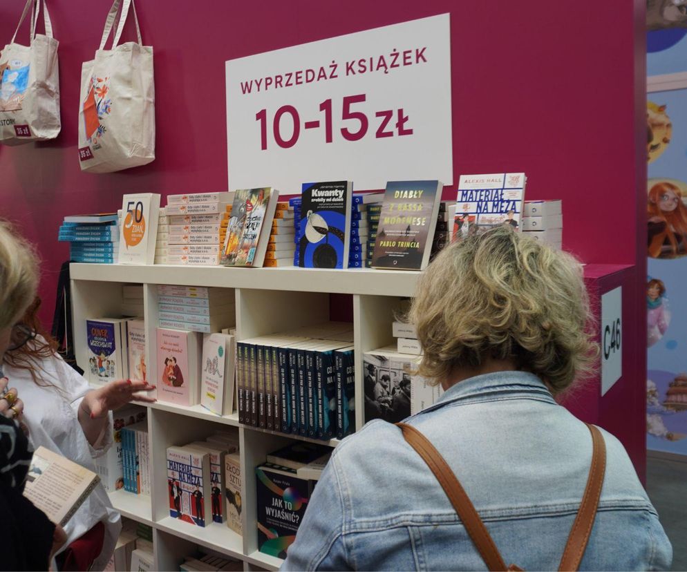 Czy na Targach Książki w Krakowie jest taniej? Przejrzeliśmy oferty tegorocznych wystawców [ZDJĘCIA]