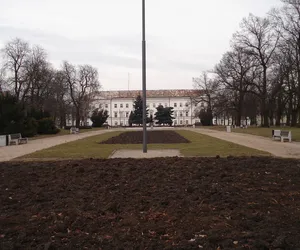 Zagospodarowanie placu Obrońców Warszawy w Płocku
