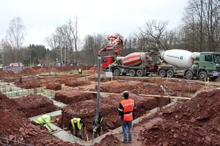 Nowy budynek powstaje przy Dębie Bartku w Zagnańsku