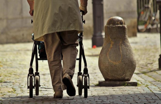 Potrącił 78-letnią kobietę i UCIEKŁ! Policja szuka świadków