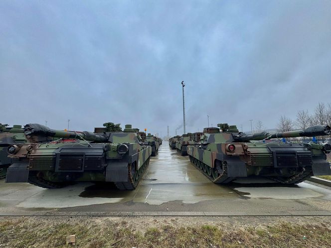 Pierwsze czołgi M1A2 SEPv3 Abrams rozładowane w gdyńskim porcie