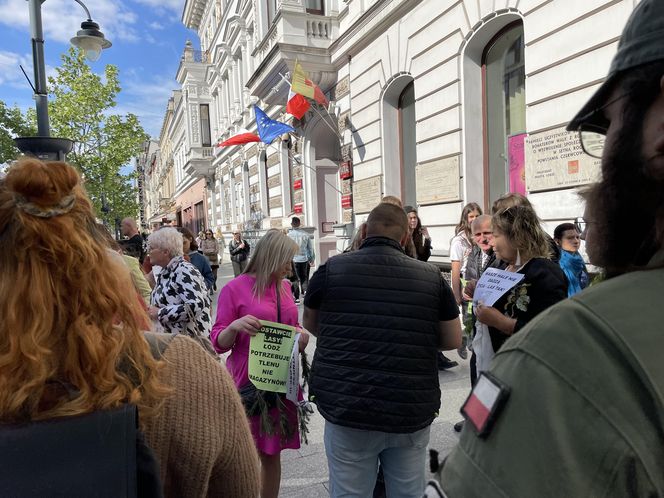 Wielki protest pod urzędem miasta w Łodzi. "Broń lasów Lublinka"