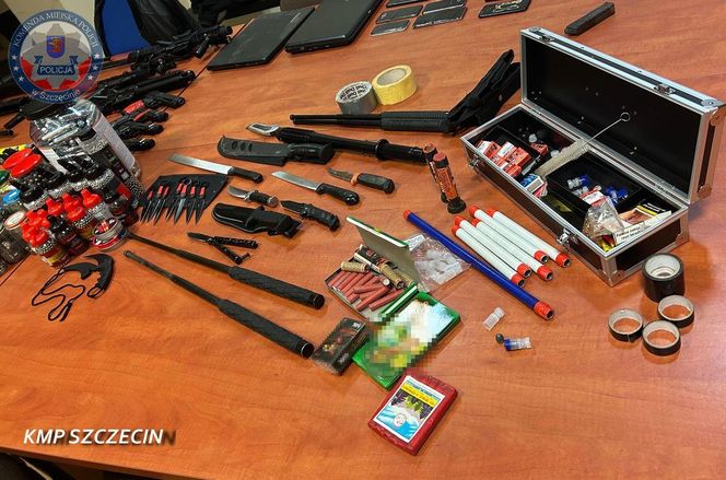 Ostrzelali kamienicę w centrum miasta. Jeden z nich miał w domu cały arsenał