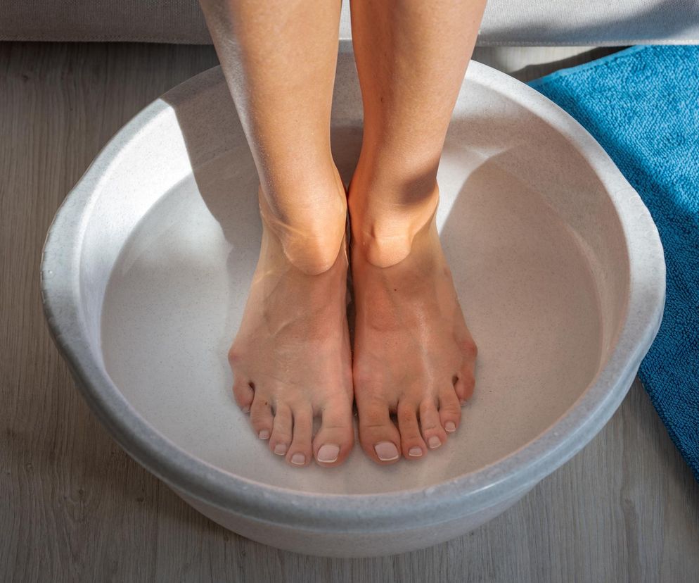 Ten domowy trik pomoże twoim stopom. Może też ograniczyć rozwój grzybicy