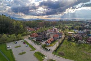 W tym muzeum można poczuć się jak w XIX wieku. To największy skansen w Małopolsce 