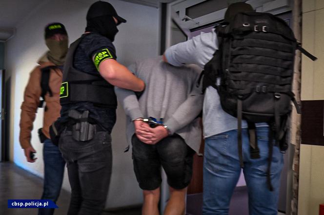 POTĘŻNA akcja policji w Katowicach. Rozbito gang pseudokibiców [ZDJĘCIA]