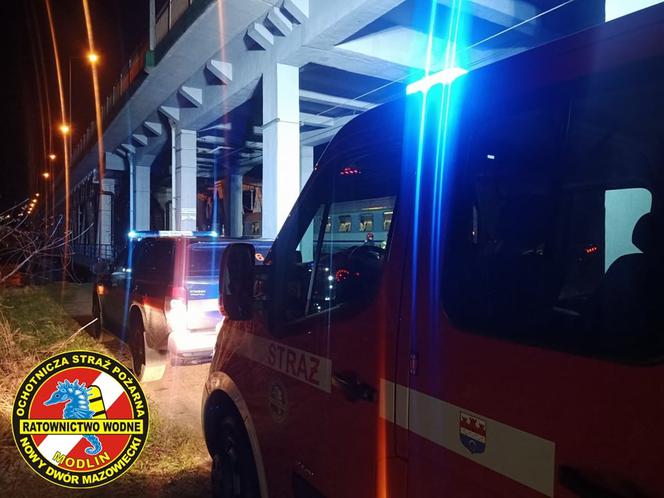 Trzymali się za ręce, weszli na most pod pędzące Intercity. Makabra pod Warszawą