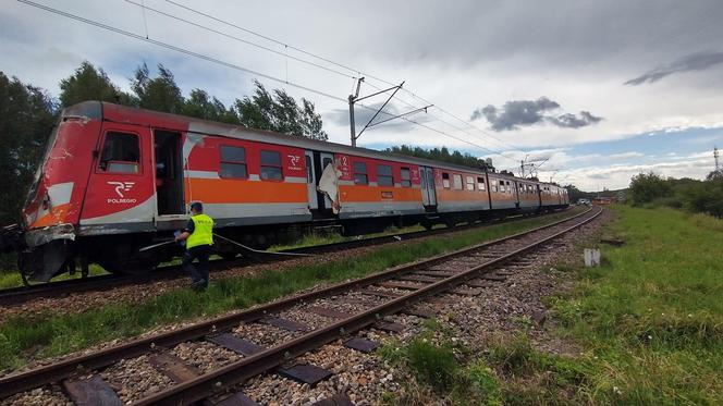 Wjechał wprost pod pociąg. Koszmarny wypadek w Dąbrowie Górniczej