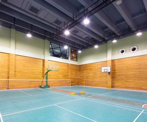 Bezbłędne podłogi sportowe – zgodność z normami w praktyce