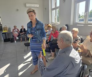 Były opowieści o herbacianych zwyczajach, wspomnienia dawnych spotkań przy stole, a także degustacje różnych gatunków herbat 