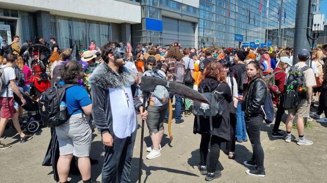 Pyrkon 2025. Tłumy uczestników przed MTP  