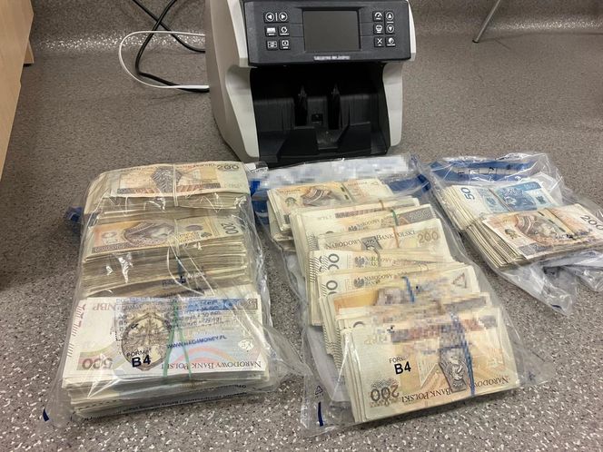 Narkotykowy biznes w sercu Warszawy. Nigeryjczyk i Polka wpadli z gigantyczną gotówką