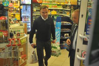 Z obstawą do bankomatu