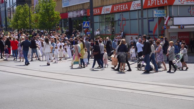 Boże Ciało 2025. Tysiące osób uczestniczyło w olsztyńskich procesjach