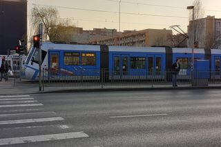 We Wrocławiu motorniczy wyszedł z tramwaju i groził kierowcy bronią gazową. MPK przeprasza