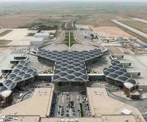 Lotnisko im. Królowej Alii - największe lotnisko w Jordanii. Projekt powstał w pracowni Normana Fostera - Foster + Partners 