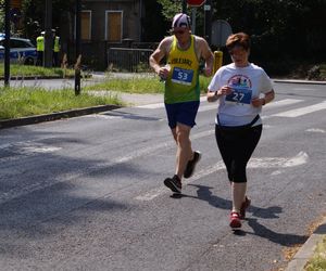 Seniorzy w Bydgoszczy pokazali moc! Blisko setka na starcie pierwszego Biegu Seniora