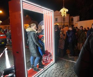 Ciężarówka Coca-cola w Białymstoku! Świąteczna atrakcja przyciągnęła tłumy mieszkańców na Rynek Kościuszki