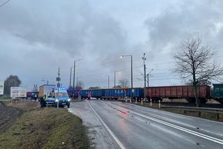 Zderzenie lawety z pociągiem koło Gniezna! Pojazdy stanęły w płomieniach 