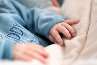 Roczny Henio mieszka w szpitalu. Mógłby wyjść, ale nikt go nie chce: „nie ma dokąd pójść”