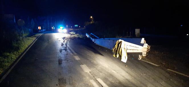 Betonowe przęsło mostu spadło z ciężarówki