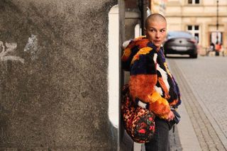 Pierwsza miłość streszczenia odcinków 4095-4099. Filip poznaje nazwisko dawcy szpiku dla Angeliki. Jest w szoku