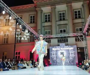 RADOM FASHION SHOW