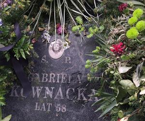 Spore zmiany na grobie Gabrieli Kownackiej. Wiąże się to ze śmiercią bliskiej jej osoby
