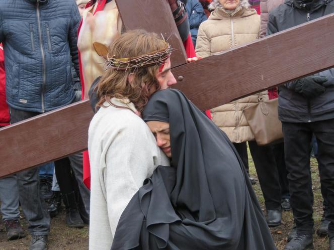 Misterium Męki Pańskiej na kalwaryjskim wzgórzu w Piekarach Śląskich