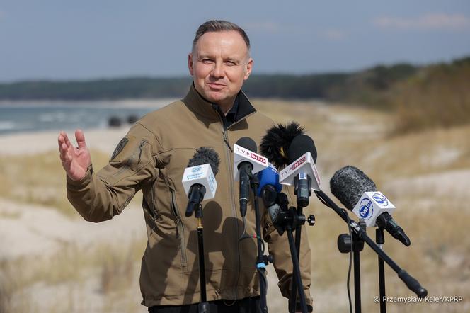 Prezydent Andrzej Duda na ćwiczeniach z żołnierzami w Ustce