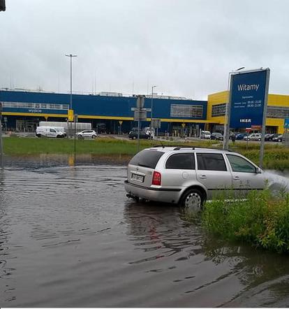 Ulewy w Małopolsce 23.05.2019: Ulice zamieniły się w rwące rzeki, sytuacja jest dramatyczna