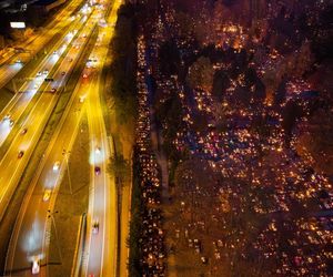 Tysiące zniczy rozświetliło polskie cmentarze. Niezwykły widok po zmroku