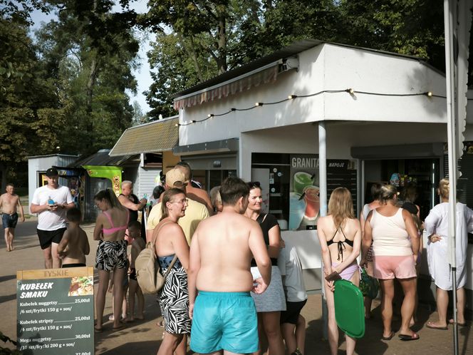 Długi sierpniowy weekend na plaży w Osiecznej
